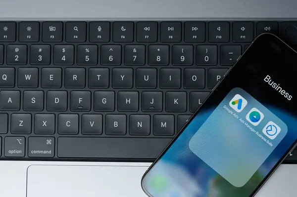 iOS签名的透明度如何增强用户信任？